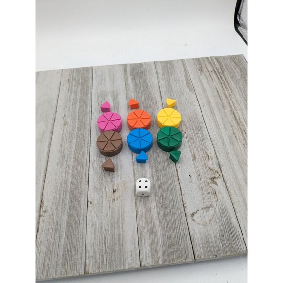 Hasbro Trivial Pursuit Genus IV Game Replacement Pie Pieces Dice Extra - Picture 1 of 3